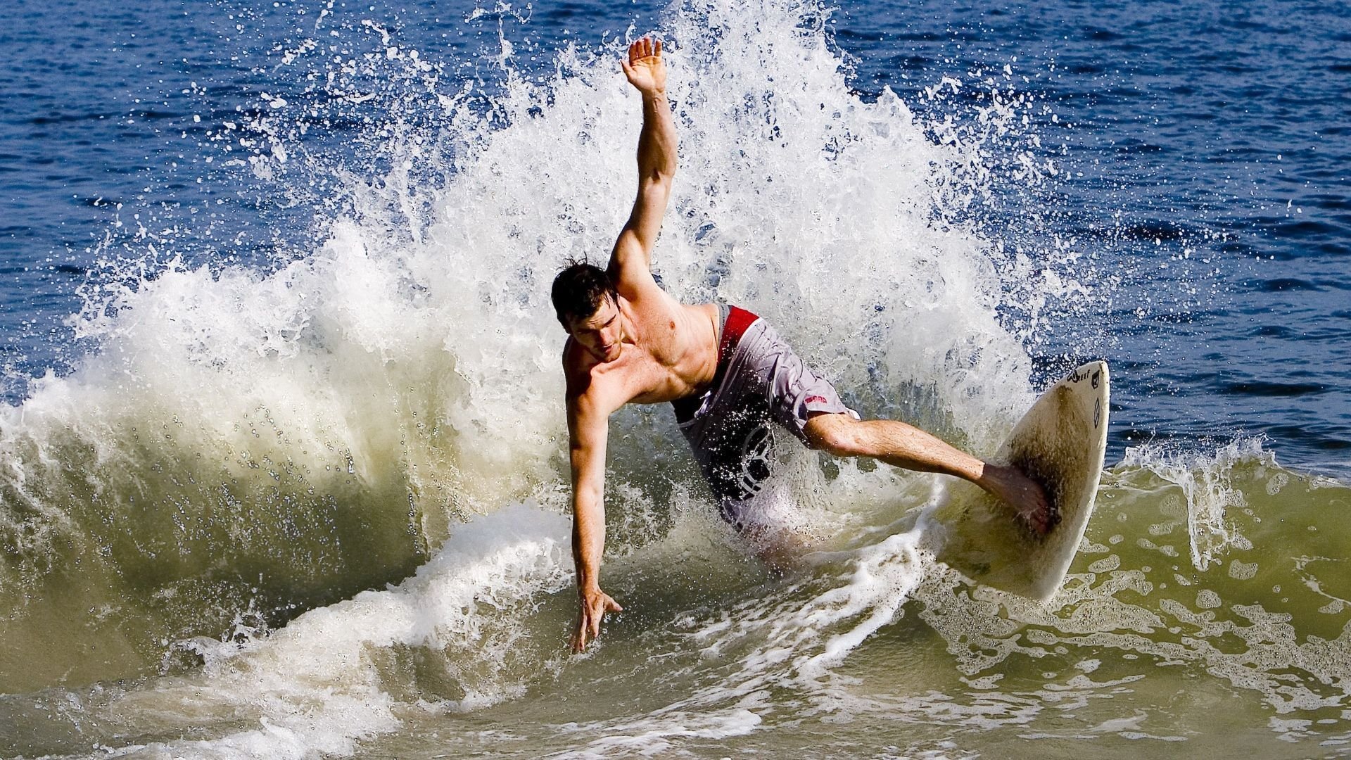 爱游戏电竞-数据揭示：蝶泳成功转身关键在节奏接续，蝶泳转身技术